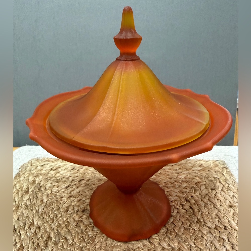 L.E.Smith Frosted Covered Candy Dish